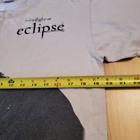 The Twilight Saga Eclipse Edward Cullen 2010 T Shirt RARE Twilight Team Edward - Picture 8 of 9